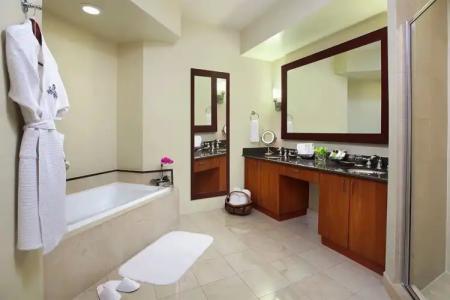 Trump International Beach Resort - - 7