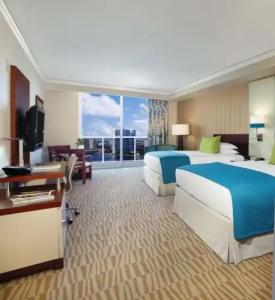 Trump International Beach Resort - - 50