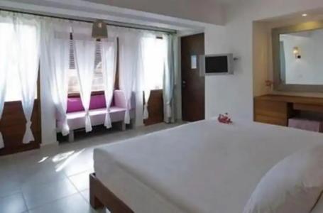 Hillside Beach Club - 52