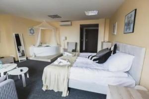 Czarno Na Białym Hotel