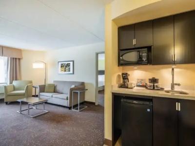 Holiday Inn Greensboro Coliseum by IHG - 44