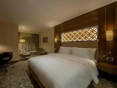 Doubletree by Hilton - 34