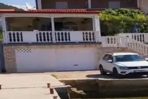 Bed & Breakfast «Meduza B&b», Barbat