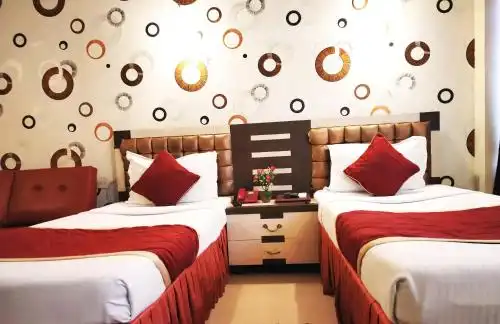 Executive Tower - 81