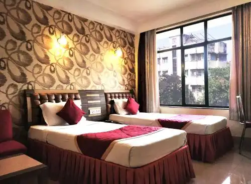 Executive Tower - 76