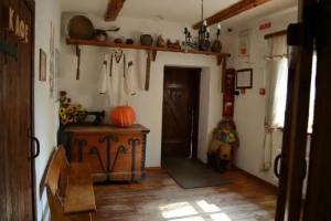 Transit Hotel, D'yakovtsy