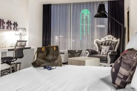 Lorenzo Dallas, Tapestry Collection by Hilton - 4