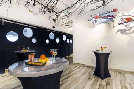 Lorenzo Dallas, Tapestry Collection by Hilton - 11