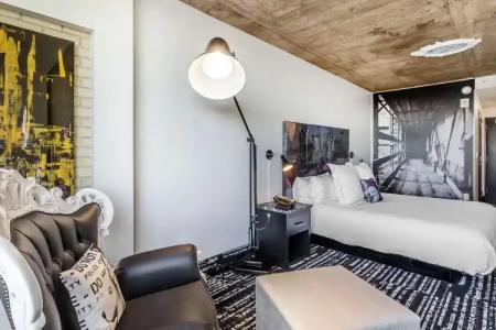 Lorenzo Dallas, Tapestry Collection by Hilton - 42