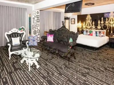 Lorenzo Dallas, Tapestry Collection by Hilton - 73