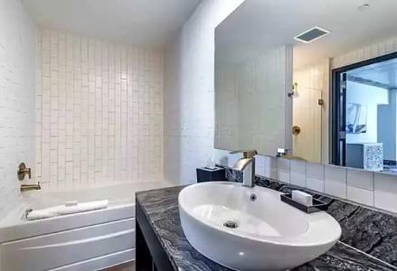 Lorenzo Dallas, Tapestry Collection by Hilton - 72