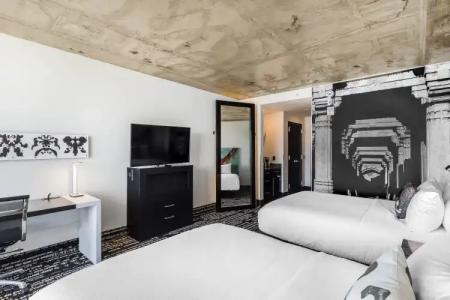 Lorenzo Dallas, Tapestry Collection by Hilton - 1