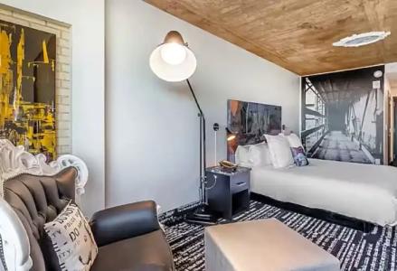 Lorenzo Dallas, Tapestry Collection by Hilton - 69