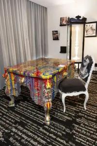 Lorenzo Dallas, Tapestry Collection by Hilton - 65