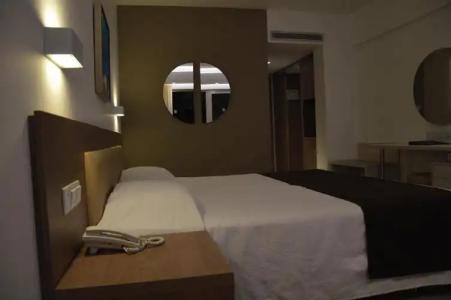 Vassos Nissi Plage & Spa - 1