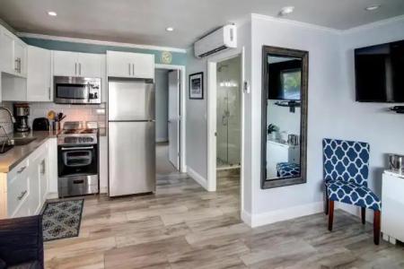 May-Dee Suites in Florida - 58