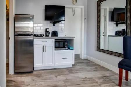 May-Dee Suites in Florida - 20