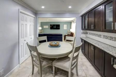 May-Dee Suites in Florida - 33