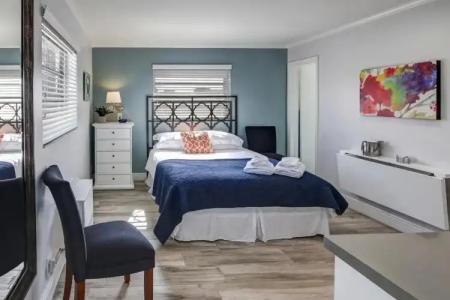 May-Dee Suites in Florida - 3