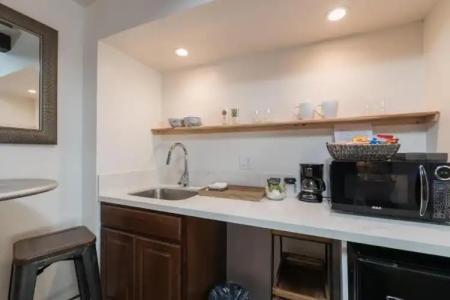 Shell Beach Inn - 21