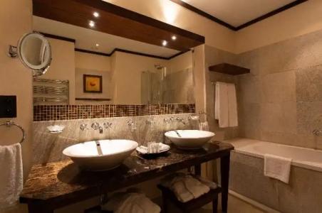 Mamaison le Regina Boutique - 63