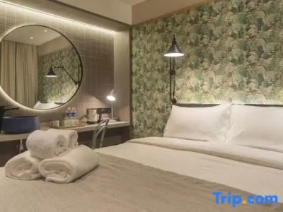 Mamaison le Regina Boutique - 77