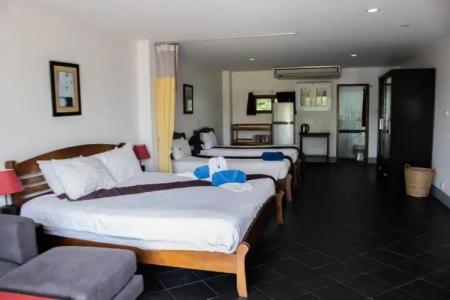 Deng's kamala beach Guesthouse - 17