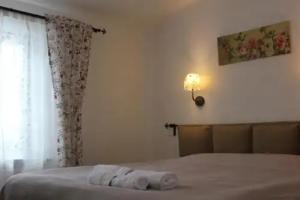 Villa Lavanda, Elena