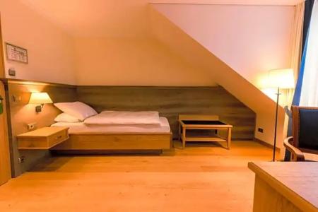 & Gaststätte zum Erdinger Weißbräu - 26