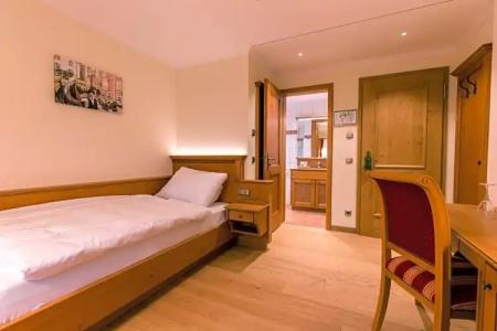 & Gaststätte zum Erdinger Weißbräu - 25