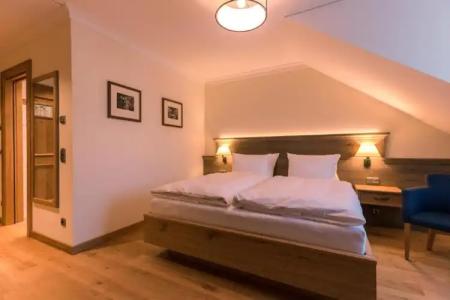 & Gaststätte zum Erdinger Weißbräu - 51