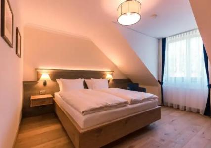 & Gaststätte zum Erdinger Weißbräu - 52