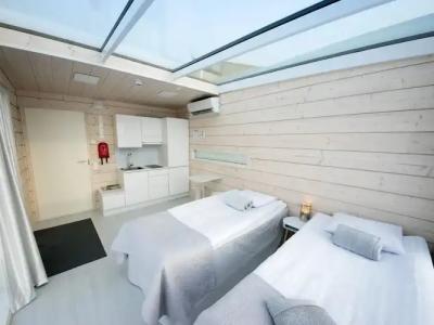 Seaside Glass Villas - 36