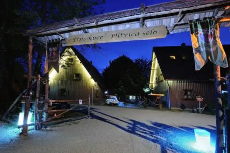 Ethno Plitvice Lakes Deluxe - 13