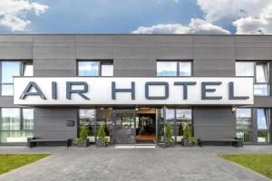 Air Hotel, Karmelava