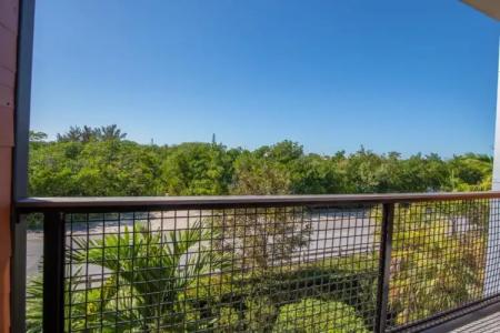 The Perry & Marina - 52