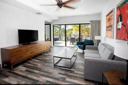 The Perry & Marina - 96