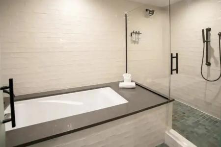 The Perry & Marina - 80