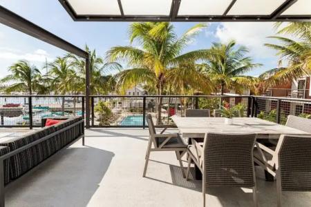 The Perry & Marina - 95