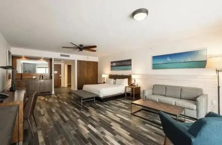 The Perry & Marina - 82