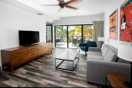 The Perry & Marina - 32