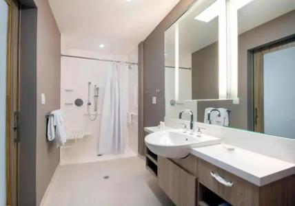 SpringHill Suites Miami - 27