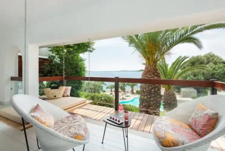 Eagles Palace - Small Luxurys of the World - 99