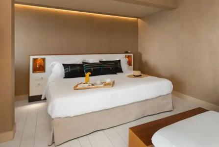 Eagles Palace - Small Luxurys of the World - 80