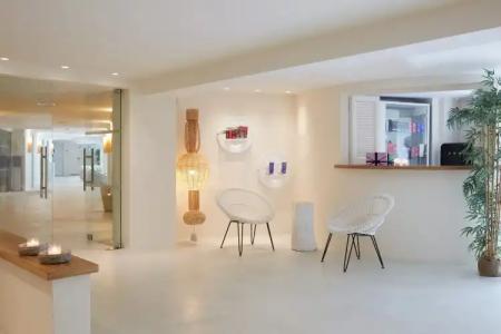 Eagles Palace - Small Luxurys of the World - 15