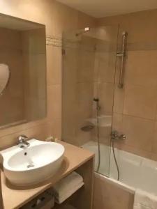 Eagles Palace - Small Luxurys of the World - 42