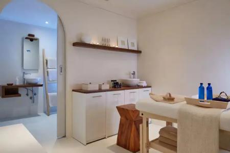 Eagles Palace - Small Luxurys of the World - 39