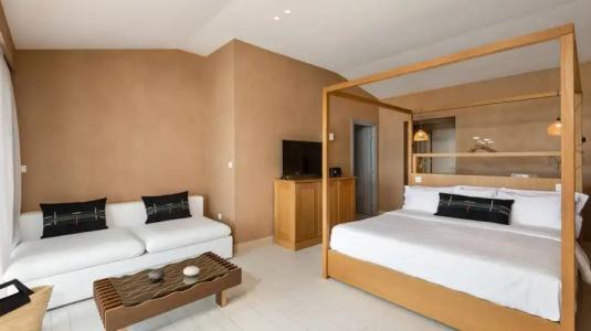 Eagles Palace - Small Luxurys of the World - 97