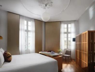 The Excelsior Small Luxurys of the World - 26