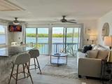 2 Bedrooms Standard Family room with bay view